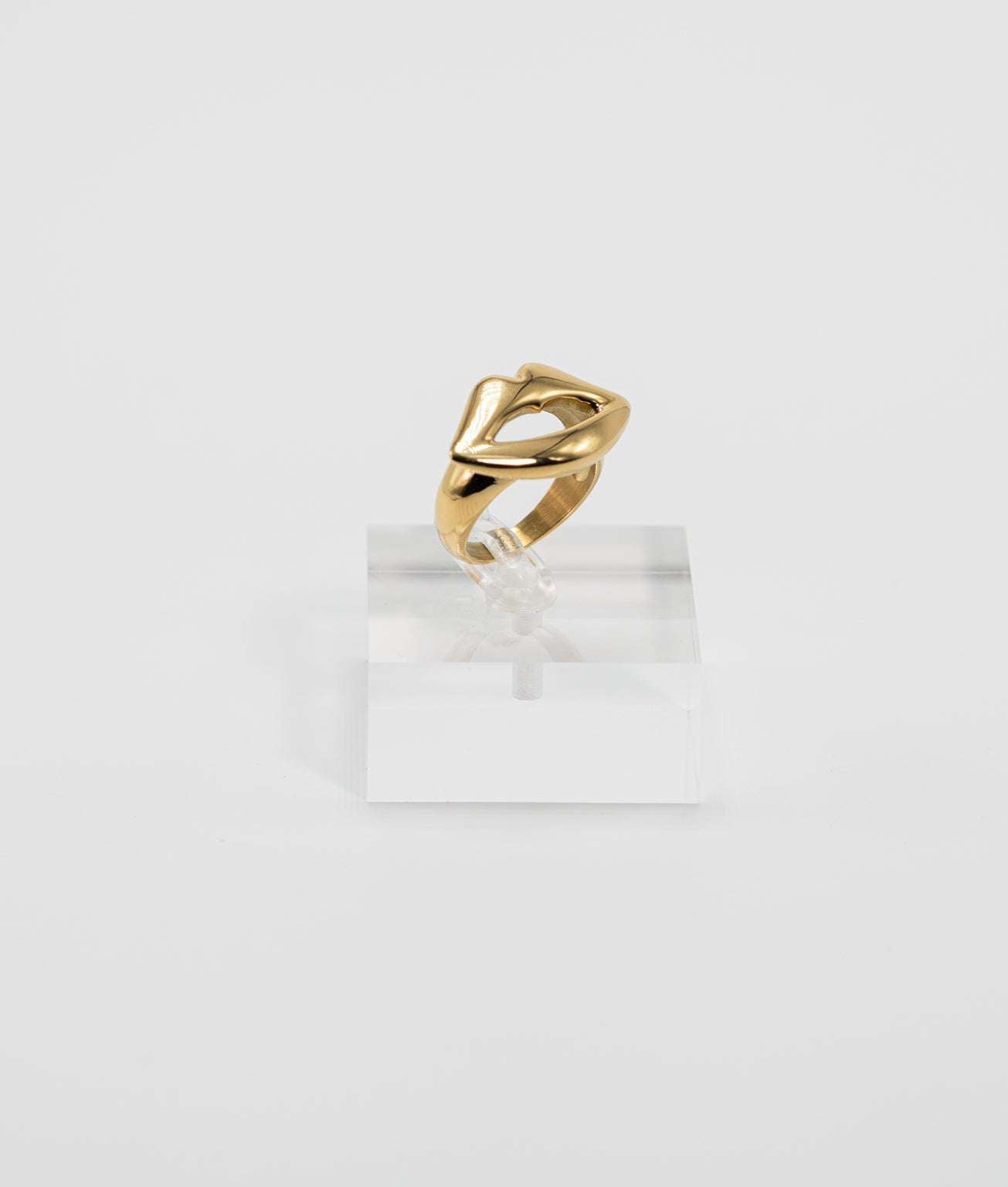 Lip Shape Ring | Show your love with a kiss ring